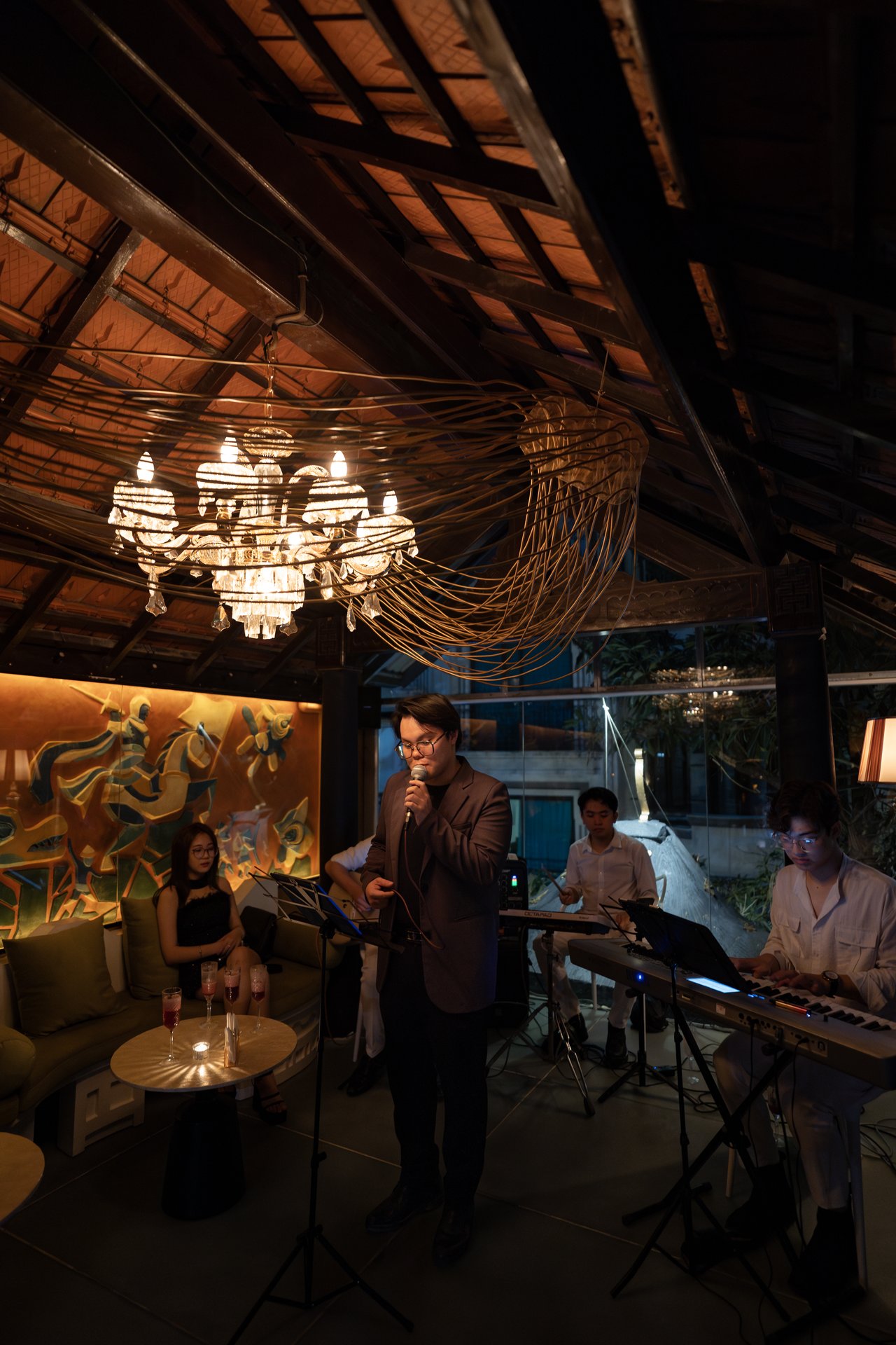 Live music night Moon Men bar Hanoi