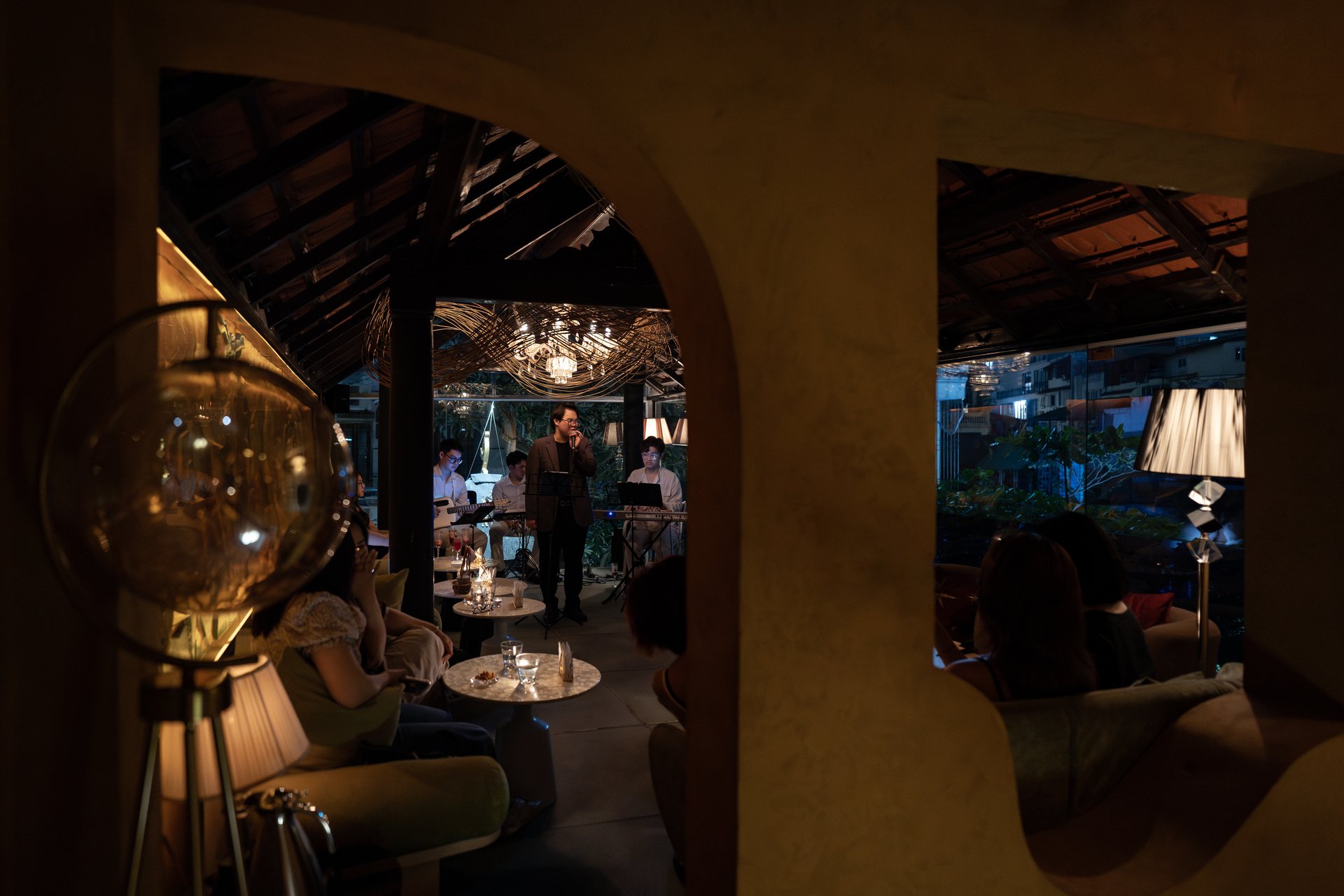 Live music night Moon Men bar Hanoi