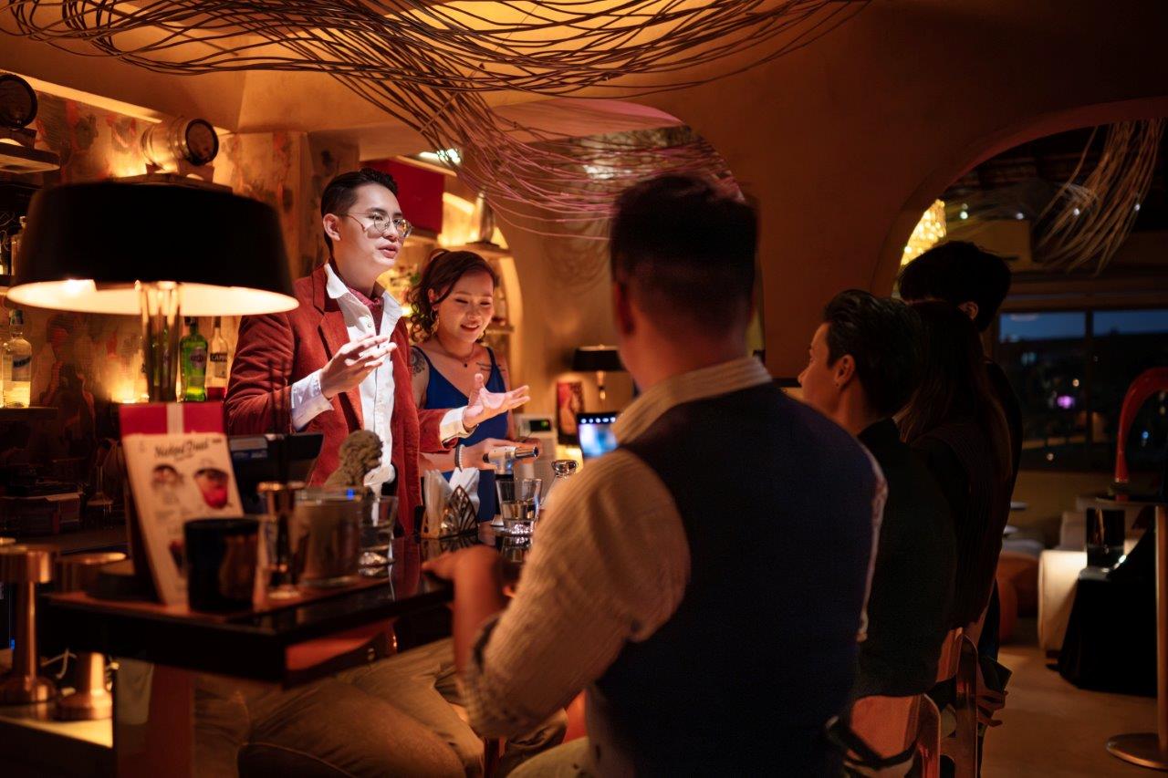 Quyên and Nam Station guest shift at Moon Men Hanoi