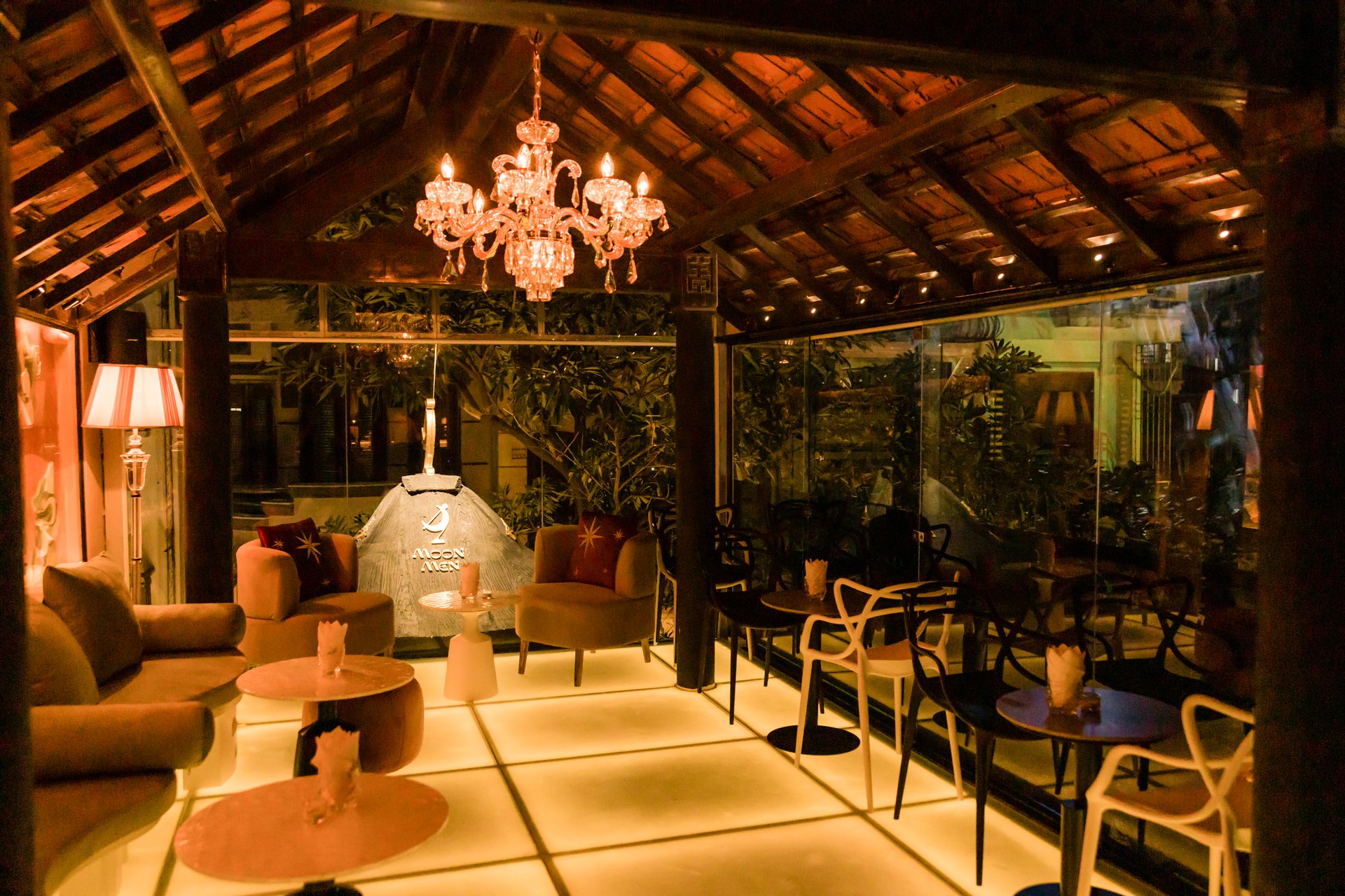 Moon Men soft opening December 2023