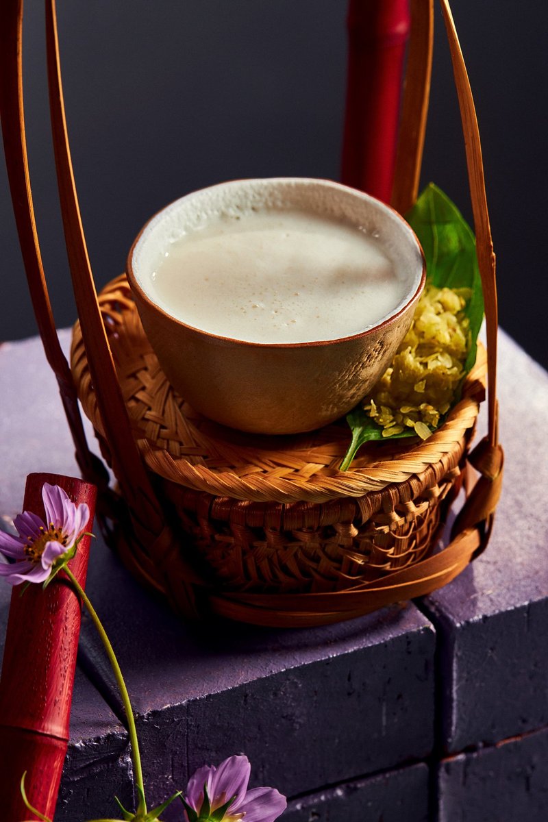 Rattan Boat cocktail at Moon Men Hanoi