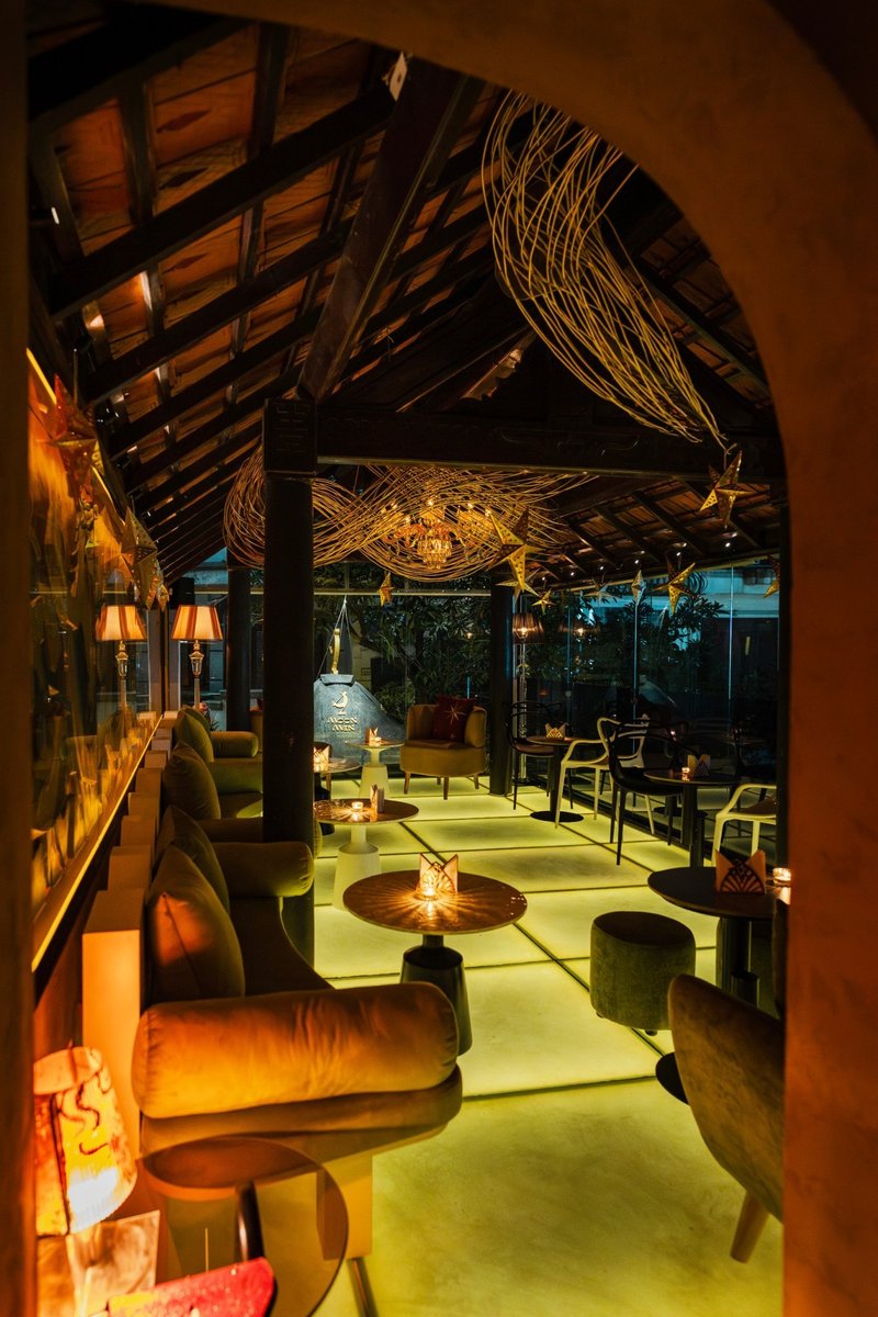 Moon Men bar menu and ambiance